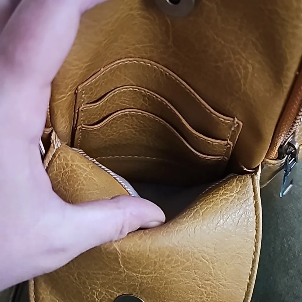 Camel brown small crossbody sling bag with adjustable strap - Picture 3 of 9